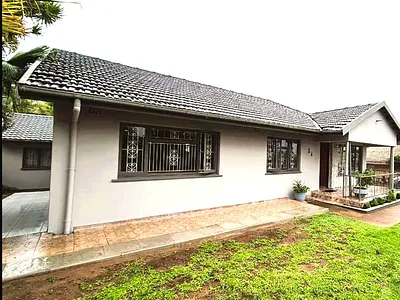 3 Bedroom House For Sale in Chatsworth - GBKJ.webp