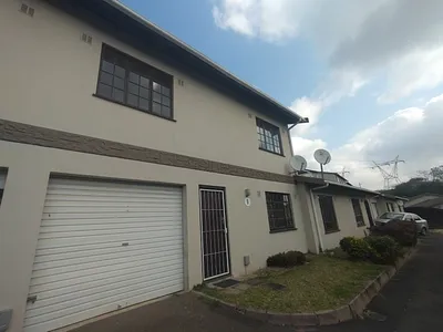 3 Bedroom Apartment To Rent in Pinetown - hUvr.webp