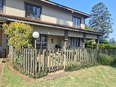 2 Bedroom Apartment To Rent in Kloof - f2XC.webp