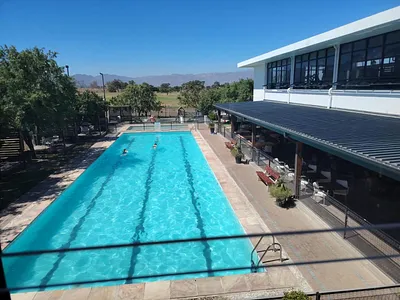 3 Bedroom Apartment To Rent in Somerset West - img
