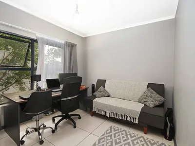 3 Bedroom Apartment To Rent in Somerset West - BXiG.webp