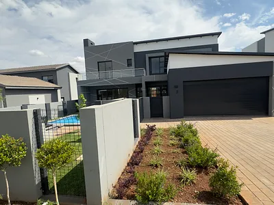 4 Bedroom House For Sale in Centurion - yTw5.webp