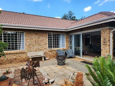 3 Bedroom Townhouse For Sale in Pretoria - KCcJ.webp