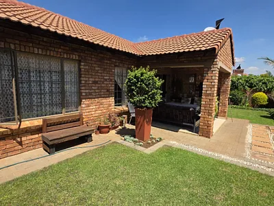 2 Bedroom Townhouse For Sale in Pretoria - ER1s.webp