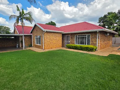 2 Bedroom Townhouse For Sale in Pretoria - 8TGs.webp