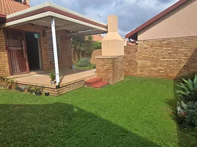 2 Bedroom Townhouse For Sale in Pretoria - ZkMs.webp