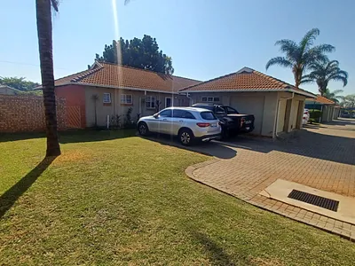 2 Bedroom Townhouse For Sale in Pretoria - 0FES.webp