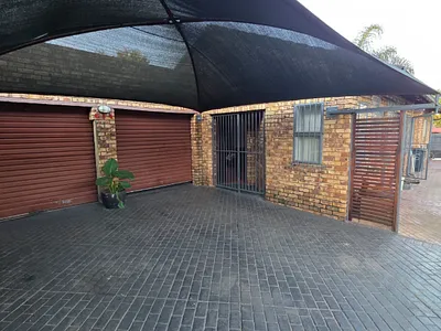 3 Bedroom Townhouse For Sale in Pretoria - rCRD.webp