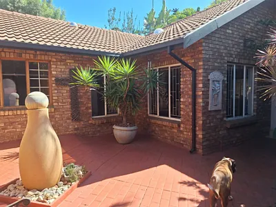 3 Bedroom Townhouse For Sale in Pretoria - 6Dak.webp