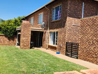 4 Bedroom Townhouse For Sale in Pretoria - 9pwr.webp