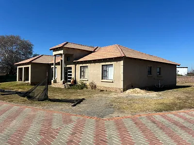 4 Bedroom House For Sale in Springs - img