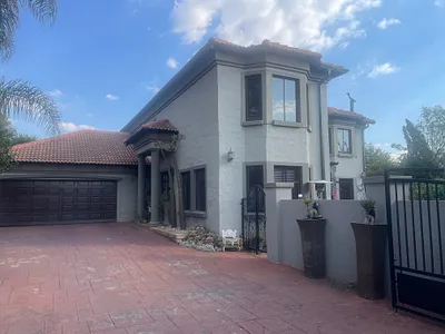5 Bedroom Townhouse For Sale in Centurion - 7tTd.webp