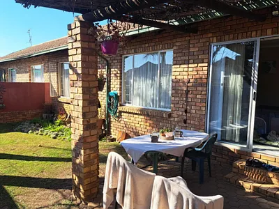 3 Bedroom Townhouse For Sale in Pretoria - img