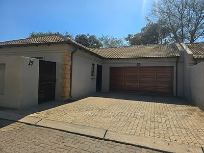 3 Bedroom Townhouse For Sale in Pretoria - img