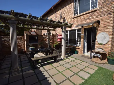 2 Bedroom Apartment For Sale in Pretoria - 02LT.webp