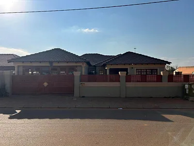 3 Bedroom House To Rent in Brakpan - r1sM.webp