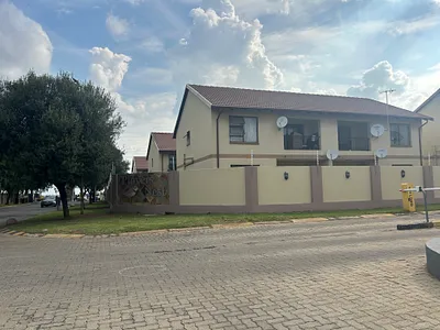 3 Bedroom Apartment To Rent in Boksburg - TacM.webp