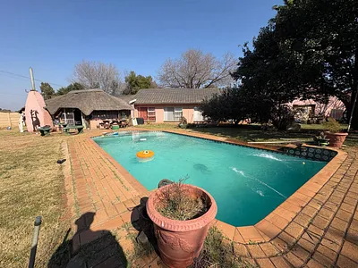 4 Bedroom House For Sale in Meyerton - bc0N.webp