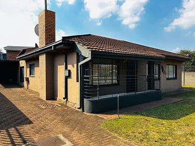 4 Bedroom House For Sale in Vanderbijlpark CW 5, Vanderbijlpark CW - iPye.webp