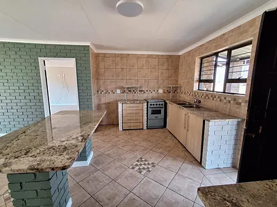 5 Bedroom House For Sale in Vereeniging - dUGB.webp