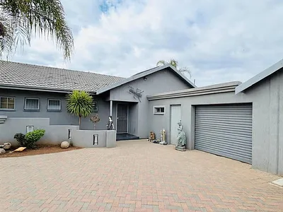 5 Bedroom House For Sale in Vanderbijlpark SE 1, Vanderbijlpark SE - rBM8.webp