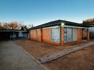 8 Bedroom House For Sale in Vanderbijlpark CW 3, Vanderbijlpark CW - Q3V4.webp