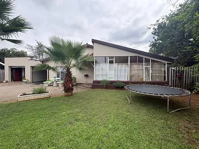 3 Bedroom House For Sale in Meyerton - b38U.webp