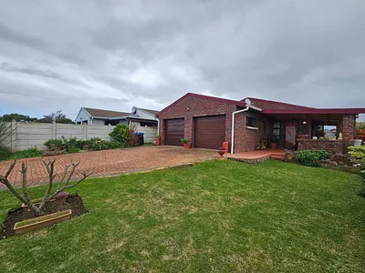 3 Bedroom House For Sale in Jeffreys Bay - 9Ur6.webp