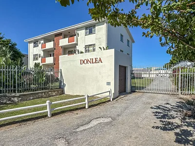 3 Bedroom Apartment For Sale in Port Elizabeth - 8TQz.webp