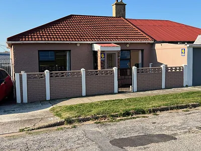 2 Bedroom House For Sale in Port Elizabeth - 5mYu.webp