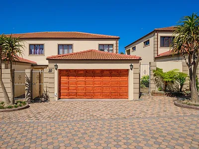 4 Bedroom Townhouse For Sale in Port Elizabeth - img