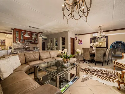 4 Bedroom Townhouse For Sale in Port Elizabeth - bHuW.webp