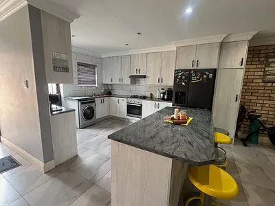 3 Bedroom Townhouse To Rent in Port Elizabeth - img