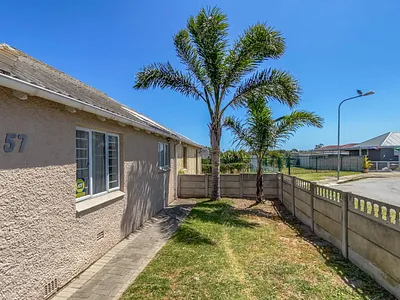 2 Bedroom House For Sale in Port Elizabeth - l01U.webp