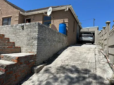 2 Bedroom House To Rent in Port Elizabeth - Nrfm.webp