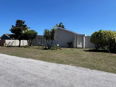 4 Bedroom House To Rent in Port Elizabeth - ZSpN.webp