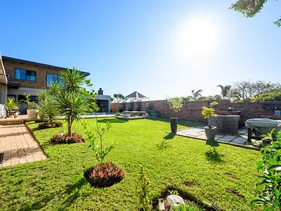 8 Bedroom House For Sale in Port Elizabeth - img