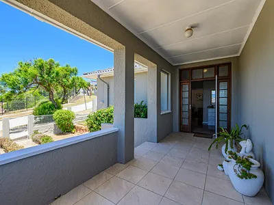 3 Bedroom House For Sale in Port Elizabeth - img