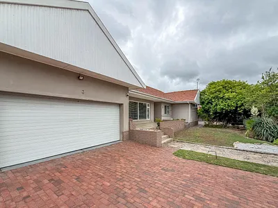 4 Bedroom House For Sale in Port Elizabeth - wBxH.webp