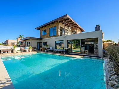 8 Bedroom House For Sale in Port Elizabeth - 75xg.webp