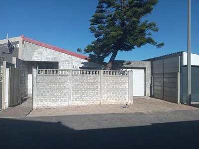 3 Bedroom House For Sale in Cape Town - guSC.webp