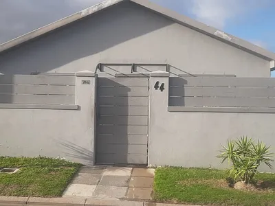 7 Bedroom House For Sale in Cape Town - x4K4.webp