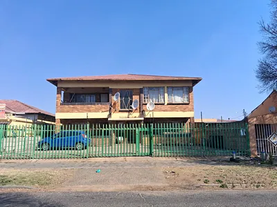 8 Bedroom Apartment For Sale in Johannesburg - kBpr.webp