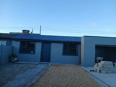 2 Bedroom House For Sale in Cape Town - RJxE.webp