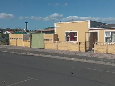 3 Bedroom House For Sale in Cape Town - abui.webp