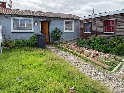 2 Bedroom House For Sale in Cape Town - xybC.webp