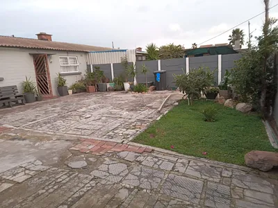 3 Bedroom House For Sale in Cape Town - J1eD.webp