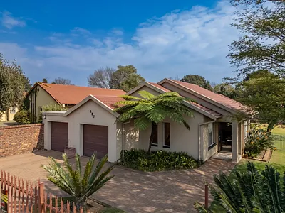 4 Bedroom House For Sale in Kempton Park - ZWYU.webp