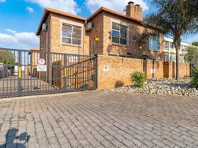 2 Bedroom Townhouse To Rent in Kempton Park - QOE7.webp