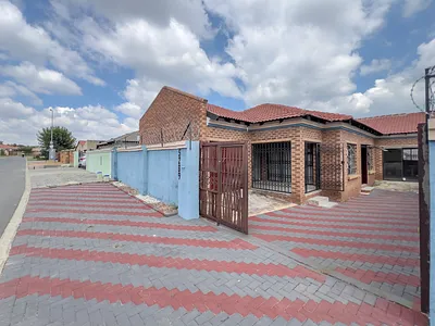3 Bedroom House For Sale in Kempton Park - wqxz.webp